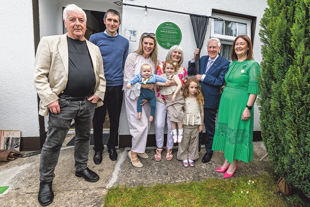 New plaque honours the role that Number 1, Gort Road played in Clare’s trad revival - The Clare Champion